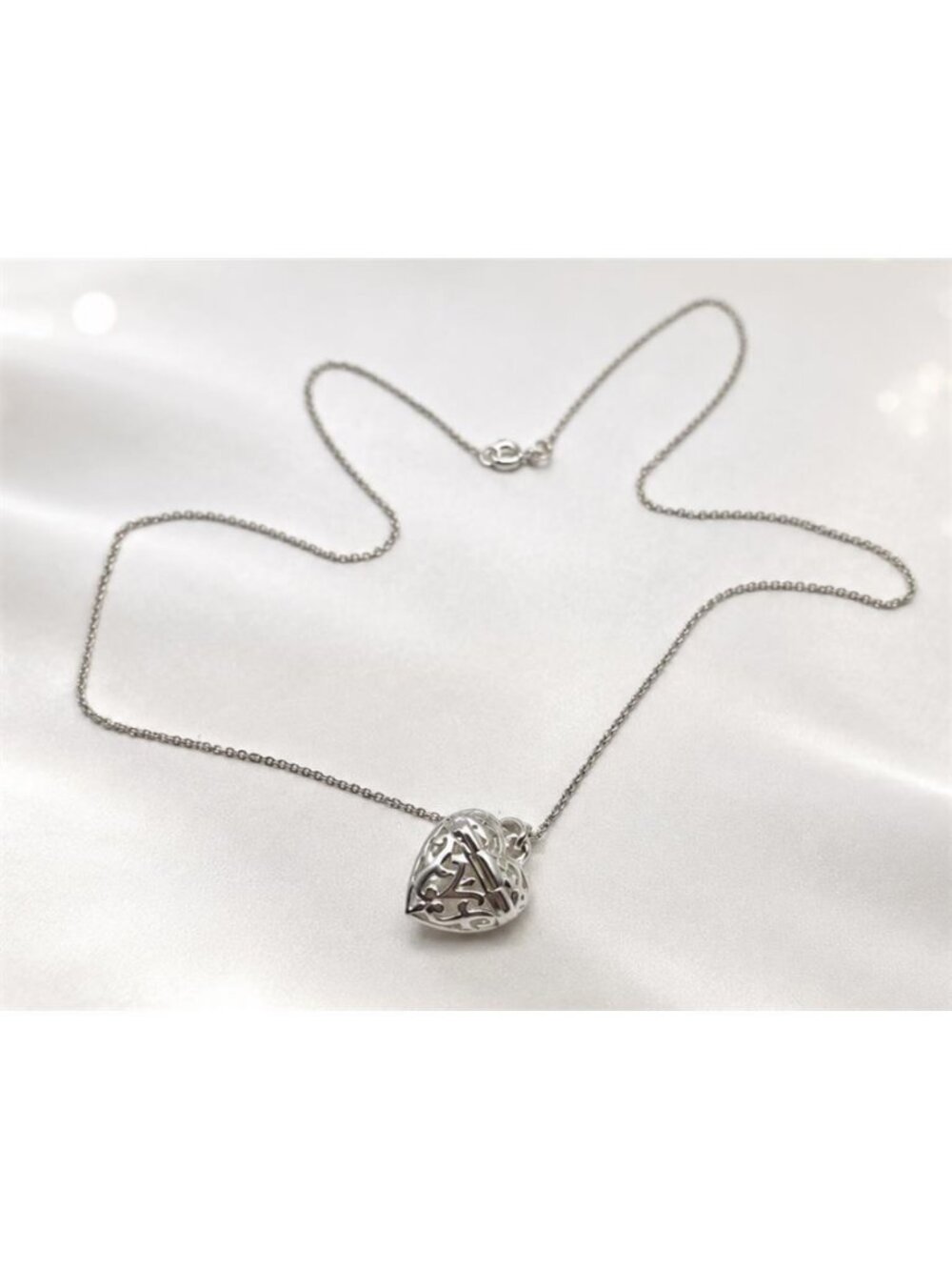 Vintage Silver Tone Filigree Heart Locket Necklace 18" Hinged Keepsake Pendant